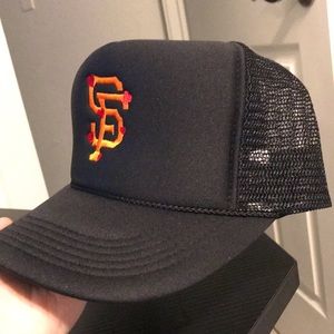 San Francisco Giants baseball cap. mesh trucker hat and it is size adjustable